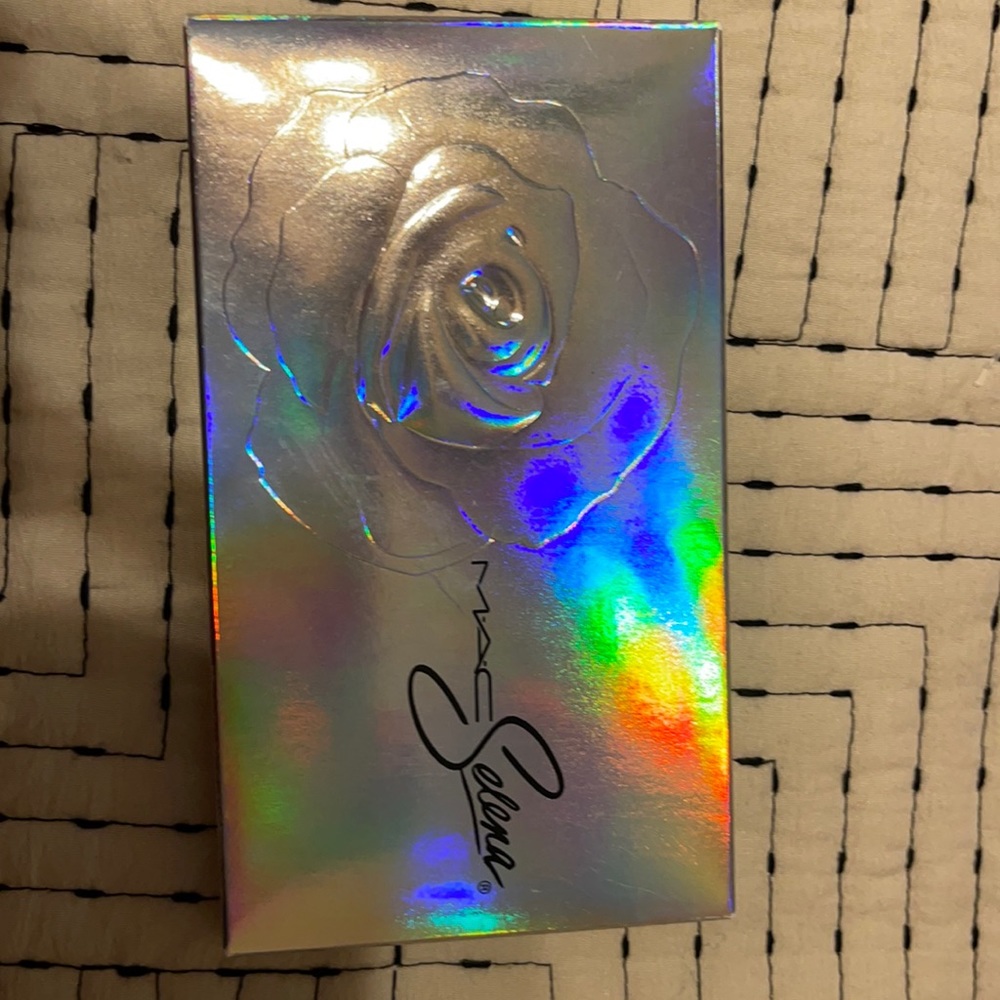 MAC Selena eyeshadow palette